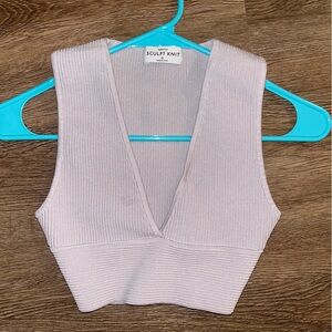 Aritizia: body contour ribbed crop top